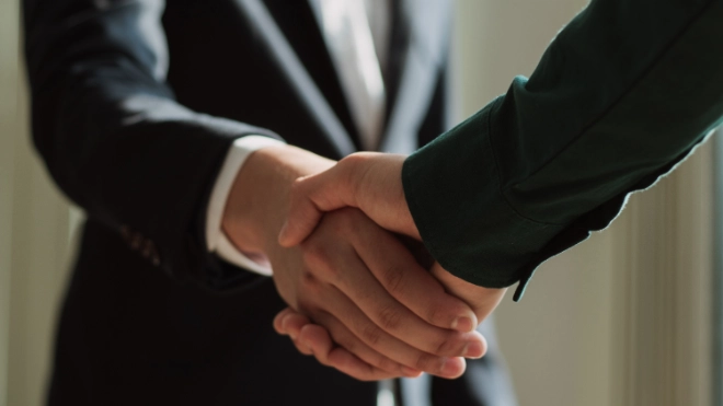 suits handshaking deal agreement business decision partnership